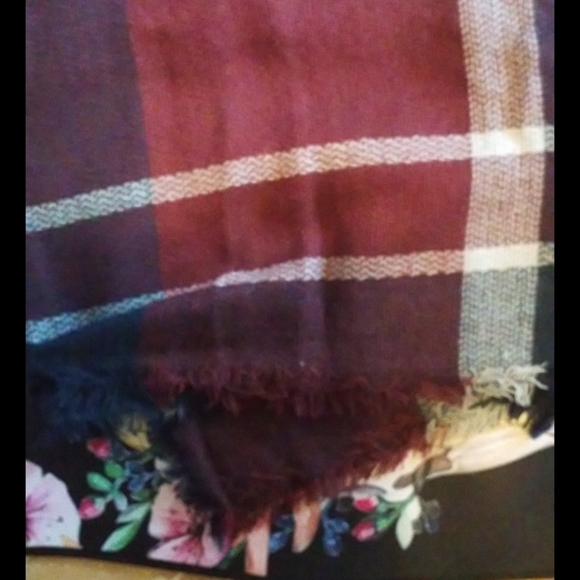 Large Scarf or Wrap - Picture 2 of 2